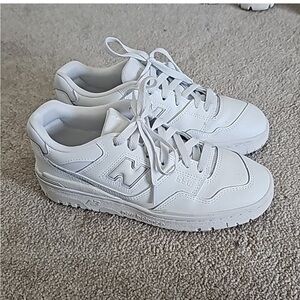 White New Balance 550 Youth 6, women’s 7.5.
